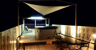 Maison Mirava-Détail Espace Terrasse_ Jacuzzi Nocturne Maison Mirava-Détail Espace Terrasse_ Jacuzzi Nocturne