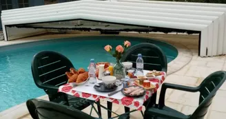 Laroclya Petit déj exterieur, Quevillon, Lilhac Laroclya Petit déj exterieur, Quevillon, Lilhac