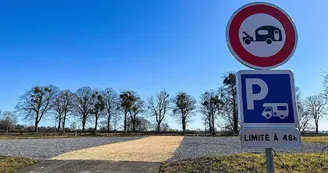 Aire de stationnement avec signalétique Aire de stationnement avec signalétique