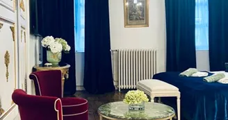 Suite Notre Dame : Chambre Henri de la Tour d'Auvergne Vicomte de Turenne Suite Notre Dame : Chambre Henri de la Tour d'Auvergne Vicomte de Turenne