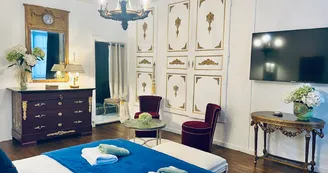 Suite Notre Dame : Chambre Henri de la Tour d'Auvergne Vicomte de Turenne Suite Notre Dame : Chambre Henri de la Tour d'Auvergne Vicomte de Turenne