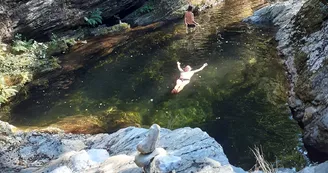 Des coins de rivière sauvages juste à côté Des coins de rivière sauvages juste à côté