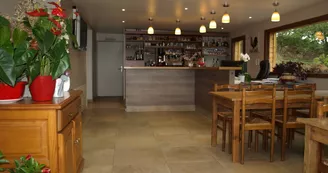 Le bar avec accès wifi gratuit