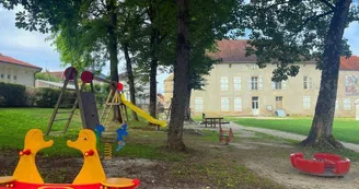 Aire de jeux du parc à Andelot