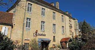 Chambre d'hôte de l'Auberge de l'Abbatiale à Auberive Chambre d'hôte de l'Auberge de l'Abbatiale à Auberive