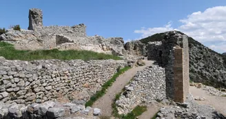 fenouillet_chateau_ruines_et_parties_restaurnes fenouillet_chateau_ruines_et_parties_restaurnes
