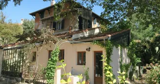 Location saisonnière Dépendance de la bastide 18e