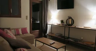 Location saisonnière Dépendance de la bastide 18e