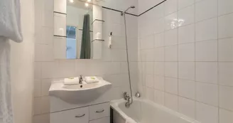 Résidence RésidHotel le Grand Prado Marseille.jpg Résidence RésidHotel le Grand Prado Marseille.jpg