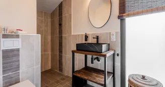Salle d'eau et toilettes