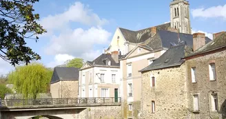 Vue depuis le vieux pont sur l'Oudon Vue depuis le vieux pont sur l'Oudon