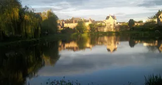 Lassay les Châteaux - vue étang Lassay les Châteaux - vue étang