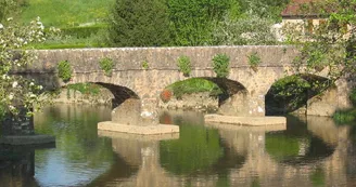 Pont piéton des XIIe-XIIIe siècles Pont piéton des XIIe-XIIIe siècles
